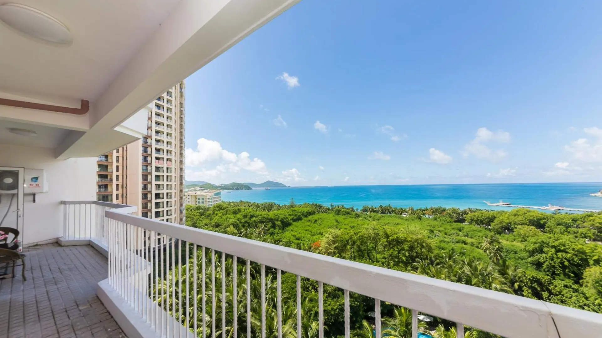 Sanya Zhi Ai Lily Seaview Apartment